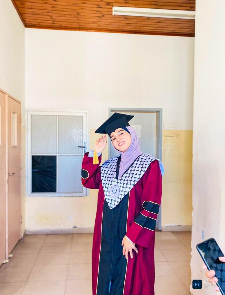 maram_mahammed's tweet photo. After years of war, displacement &amp; hunger, I finally graduated as a doctor. 🎓
I volunteered in Gaza’s hospitals to help others, even in the hardest times.

Now I just need help paying my remaining fees to receive my degree. 💔✨
https://t.co/ftWgVKimGq https://t.co/QY4VjOxy1p