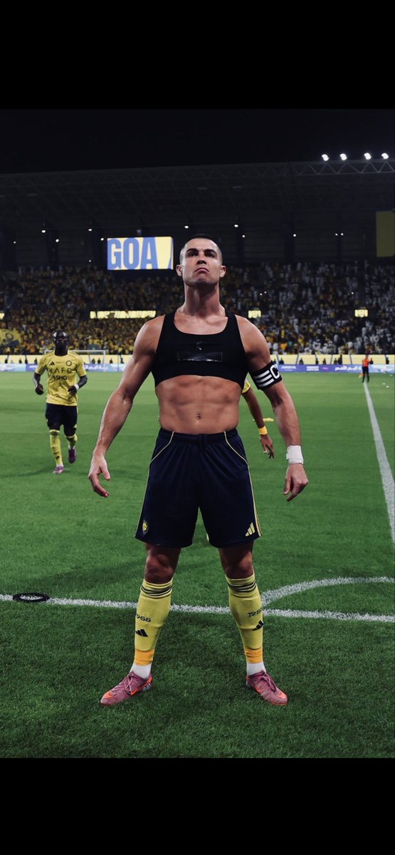 Uno es Aura y el otro LAura. 
Elegir vosotros el lado bueno de la vida! #D10S #CR7