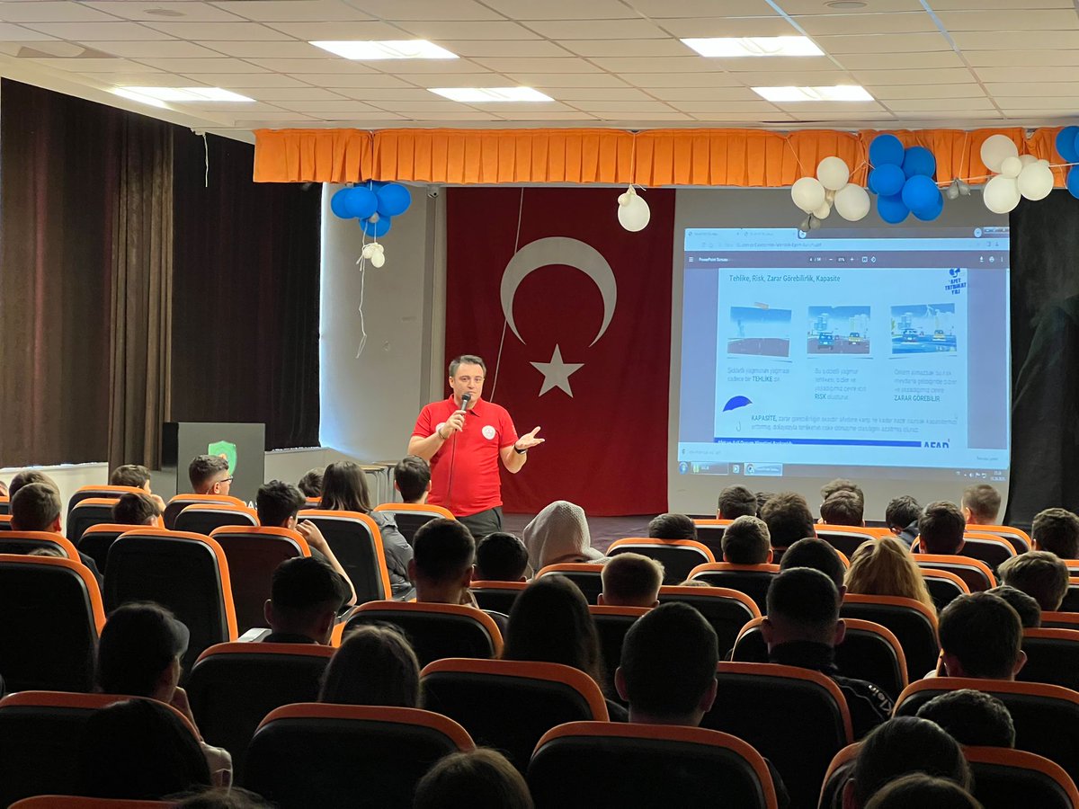 Yeşil Vatan:Benim Okulum Geleceğe ÇARE etkinlikleri tematik takviminde yer alan "Afetler ve Dayanıklılık" ayı kapsamında faaliyetlerimize devam ediyoruz. 

📍 Lapseki İçdaş Mesleki ve Teknik Anadolu Lisesi 
<a href="/tcmeb/">Millî Eğitim Bakanlığı</a>
<a href="/Yusuf__Tekin/">Yusuf Tekin</a>
<a href="/omurfatih/">Ömür Fatih Karakullukçu</a>
<a href="/ozkan_meb/">Özkan AVCI</a>
<a href="/MetinTayarer/">Metin TAYARER🇹🇷🇹🇷🇹🇷</a>
<a href="/mineaktashayta/">Mine Hayta</a>