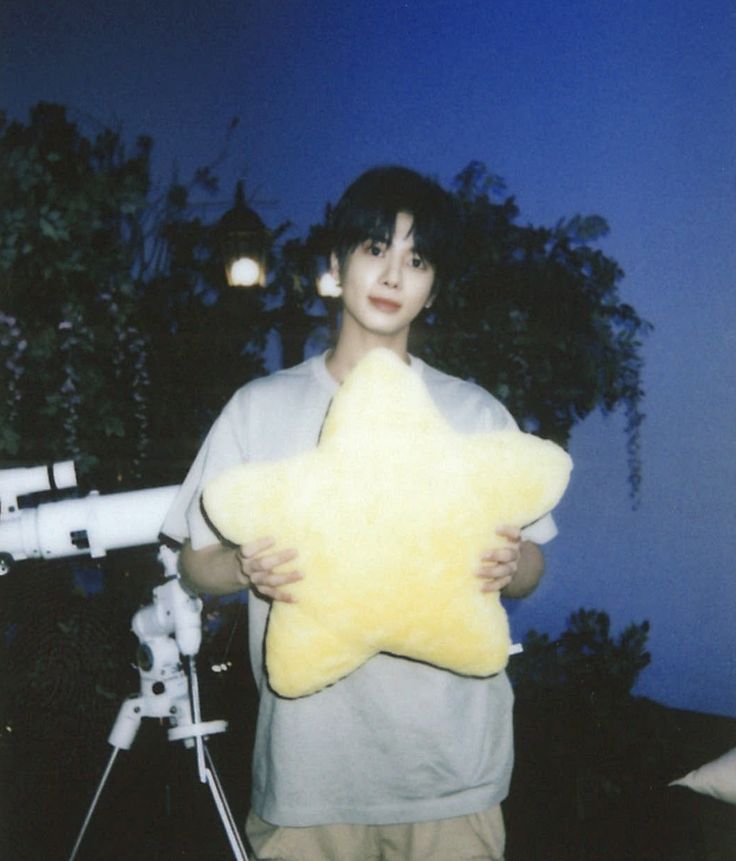 I you care about this little Taehyun with a plushy star then reply 
👇👇👇
I vote #tomorrowxtogether for Worldwide Fans Choice on #2025MAMAVOTE