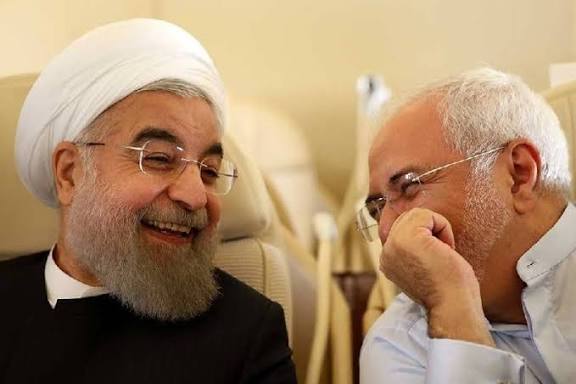 Meysame_tamaarr's tweet photo. حتی اگه کسی فیلم عروسی ننه خودشم پخش کرد باز هشتک محاکمه روحانی و ظریف رو فراموش نکنید. 😅 https://t.co/PEtuvBzxFX