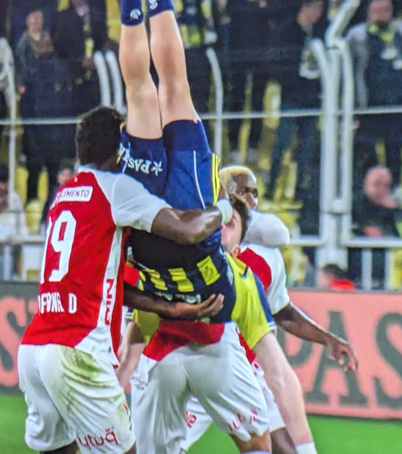 Teşekkürler Fofana. İsmail Yüksek oldukça ters şekilde düşebilir, sakatlanabilirdi... #FBvKG