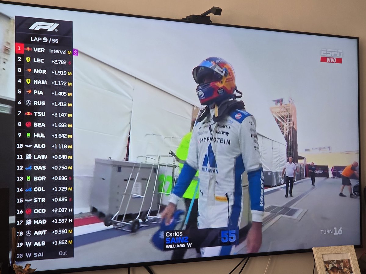 EVLuisG's tweet photo. Abandono de Carlos Sainz
#USGP #GpAustin #GPEeuu #texas #F1 https://t.co/NaJ5kcwuGG