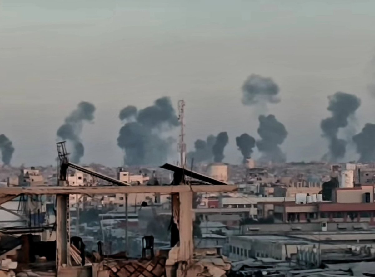 GIORNATA DI BOMBARDAMENTI SU GAZA

Sarebbero almeno 35 i gazawi uccisi nei bombardamenti israeliani di oggi sulla Striscia determinati, secondo Tel Aviv, da attacchi subiti dalle proprie truppe

#FreePalestine 
#StopBombingGaza 
#CeasefireNow 
#StopGenocide 
#GlobalSumudFlotilla