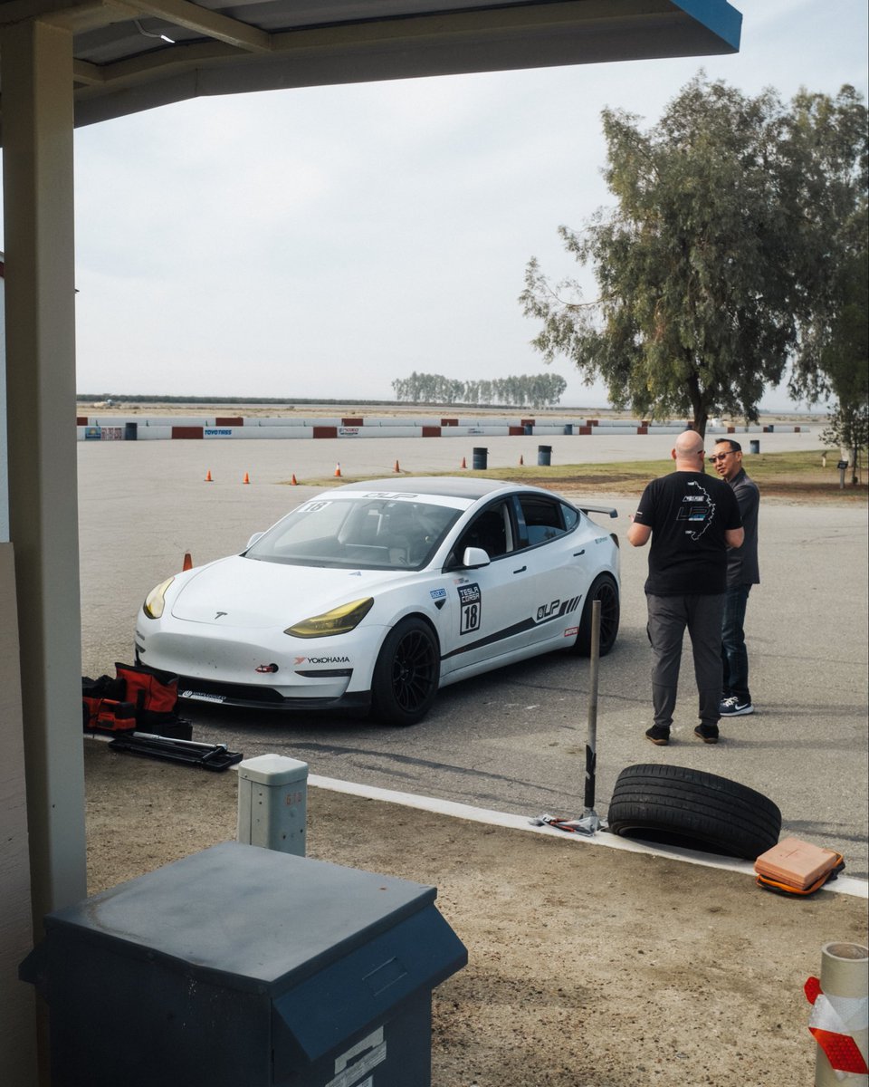 UnpluggedTesla's tweet image. Live from @TeslaCorsa #buttonwillowraceway