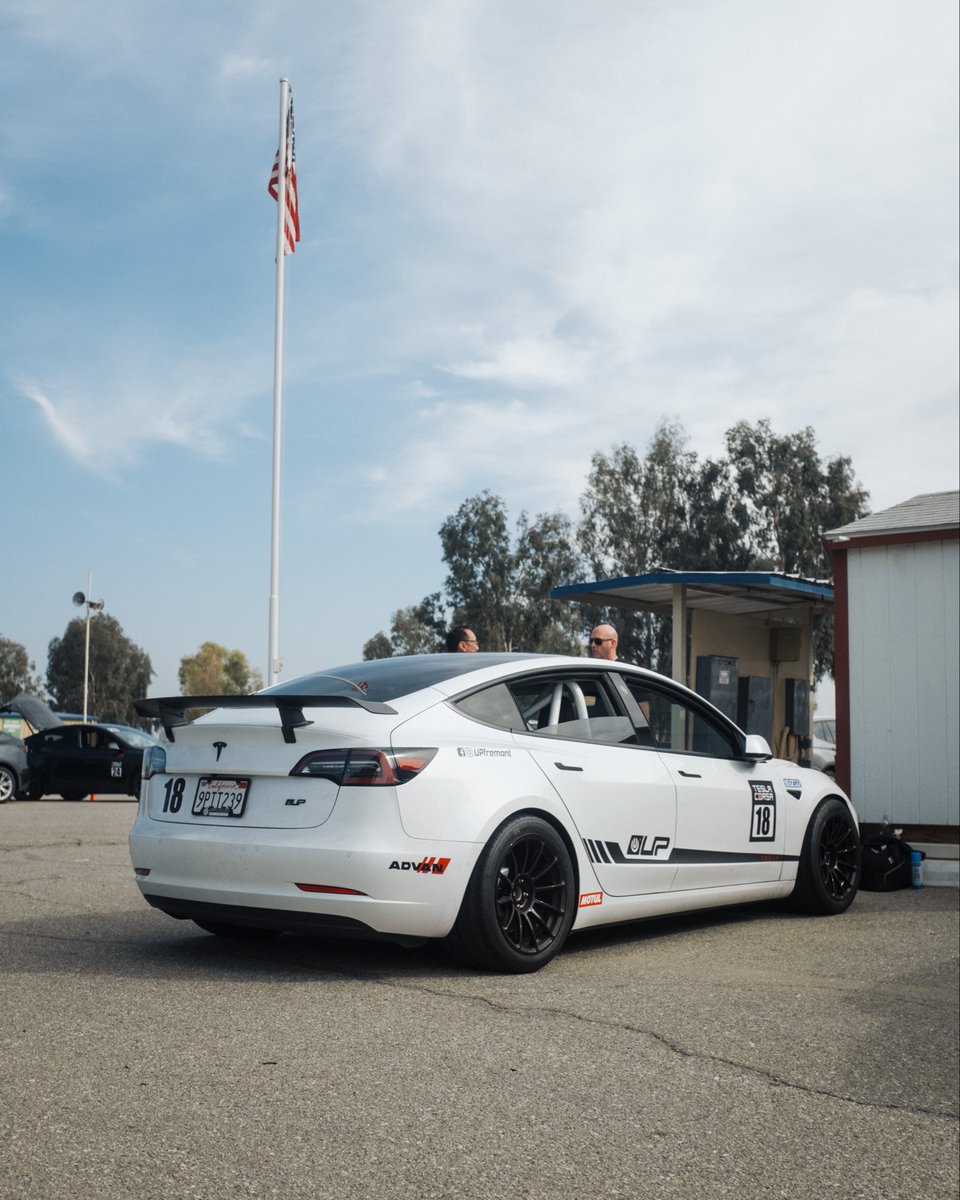 UnpluggedTesla's tweet image. Live from @TeslaCorsa #buttonwillowraceway