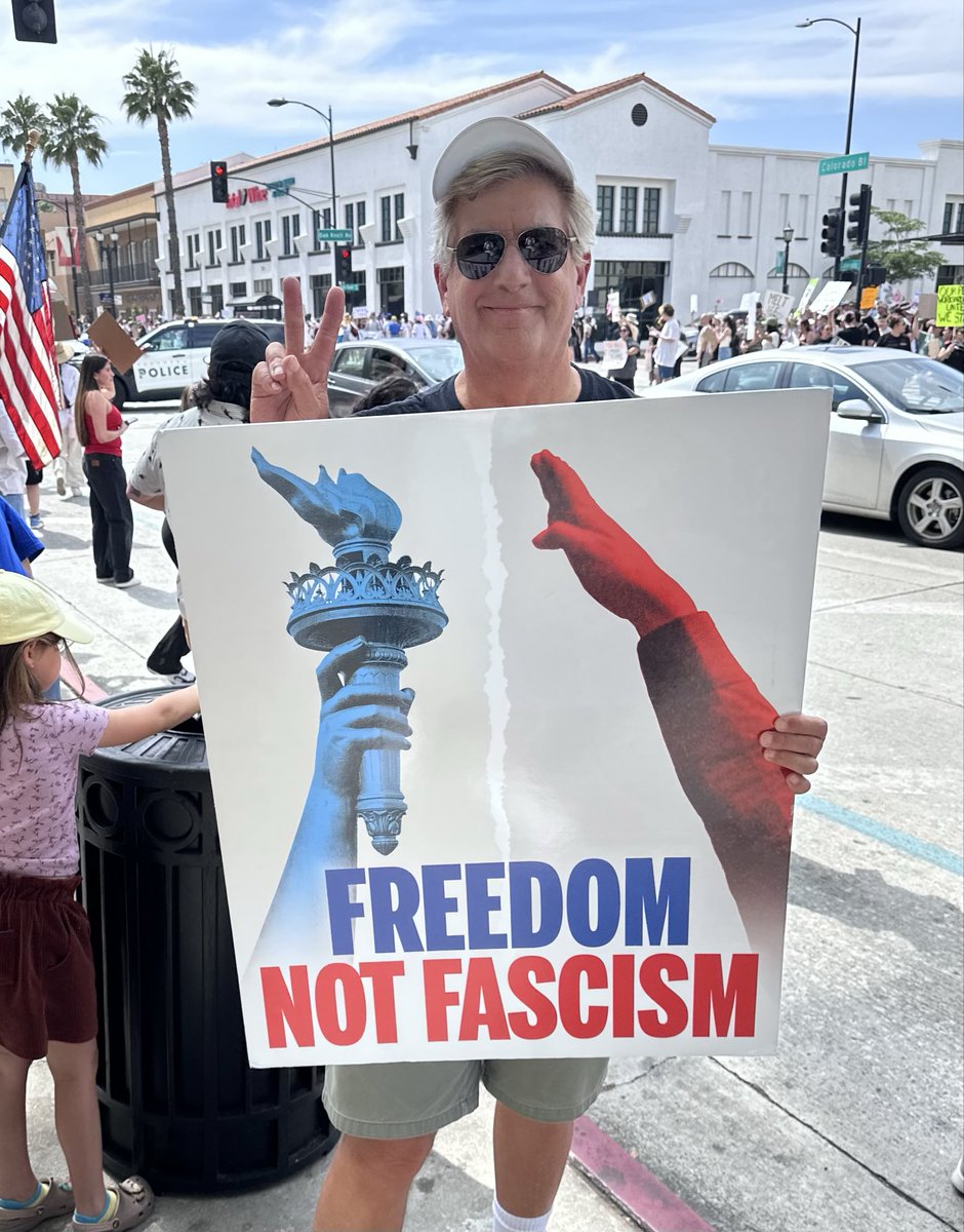 MikeDiehl's tweet photo. @JoJoFromJerz Glendale, then Pasadena, CA [photo from previous rally in Pasadena] https://t.co/Bvf08VeGFs