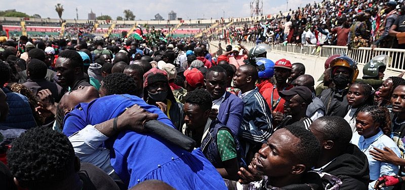 OkiyaOmtatah's tweet image. Kenyatta National Hospital (KNH) received over 40 casualties from the tragic stampede at Nyayo Stadium during the public viewing and State Funeral of the Right Hon. Raila Amollo Odinga and, sadly, one confirmed fatality.
During my visit to the hospital, I met with the Head of…