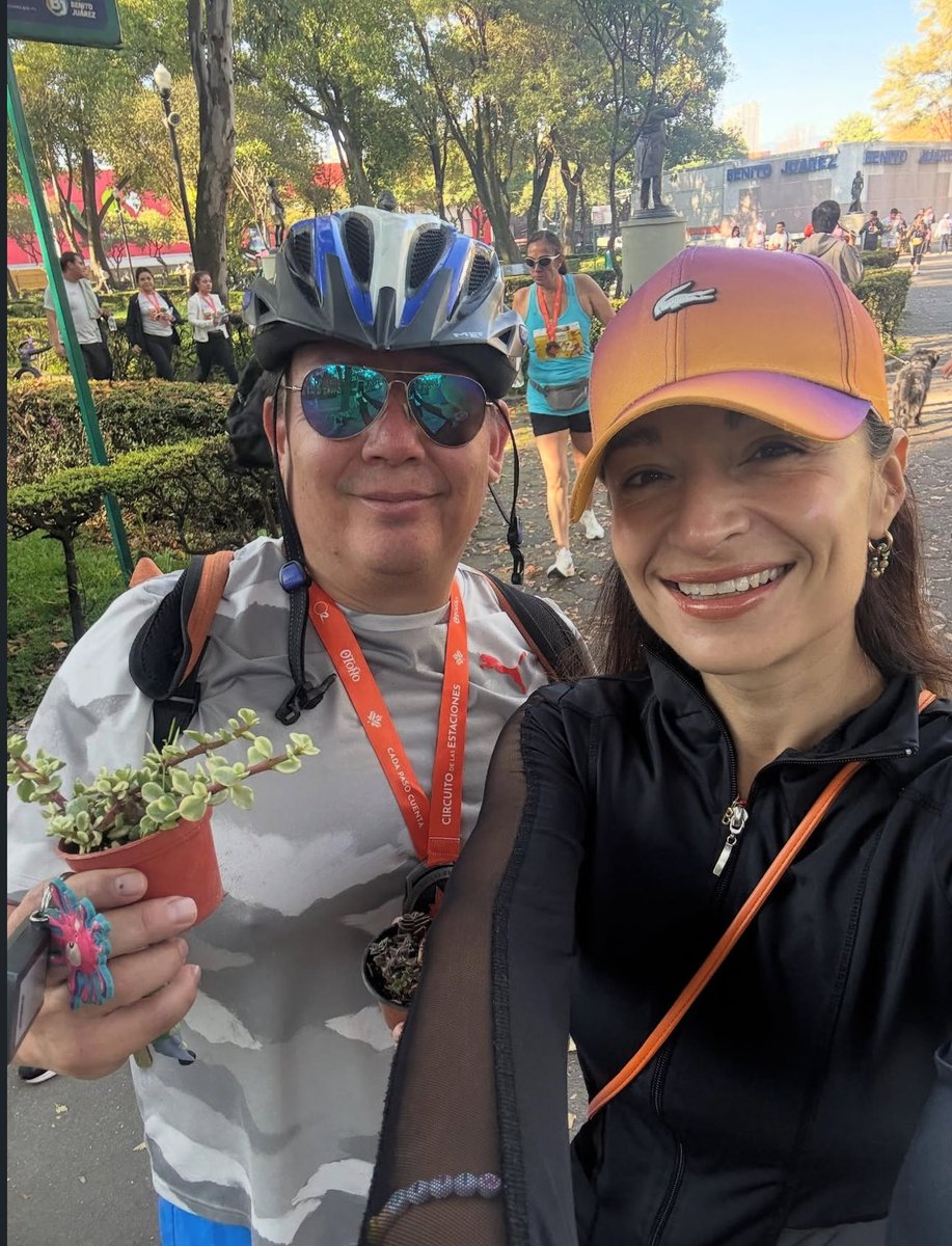 Hoy en la Alcaldía Benito Juárez, corrimos en comunidad. Aquí con las mamis que luchan por sus hijos, estrenando amparo ellas con <a href="/uamaranta2/">Ursula Martinez</a>, con los vecinos que luchan por sus árboles urbanos y el futuro. Porque para luchar contra una enfermedad tan devastadora como el cáncer