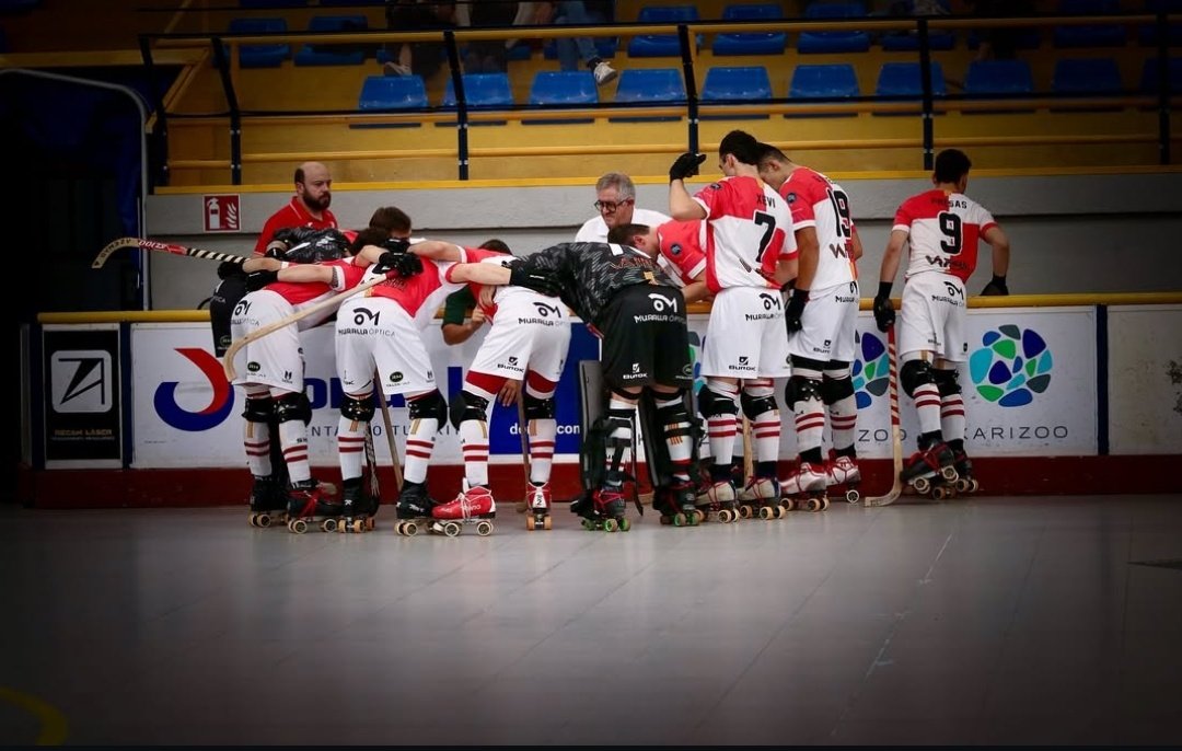 🏑 PATINS-El <a href="/shummassanet/">SHUM Frit Ravich</a> venç el <a href="/chcaldes/">Recam Làser CH Caldes</a> i surt del descens (1-4)
Primer triomf dels de Jordi García en el retorn a l'OK Lliga.
Gols de <a href="/PicartJoan/">Joan Picart</a>, Gurri, <a href="/pepehoquei/">Josep Hernández</a> i <a href="/presaas/">Roger Presas</a>.
Clau l'1-2 de Gurri abans del descans + l'aturada de FD de Pons amb 1-3.
#OKLliga #hoqueipatins