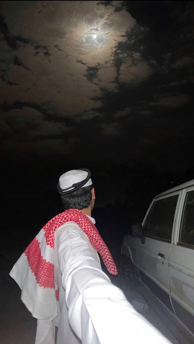 اللي احتاجه مكان هادي وشاهي وقمرا.