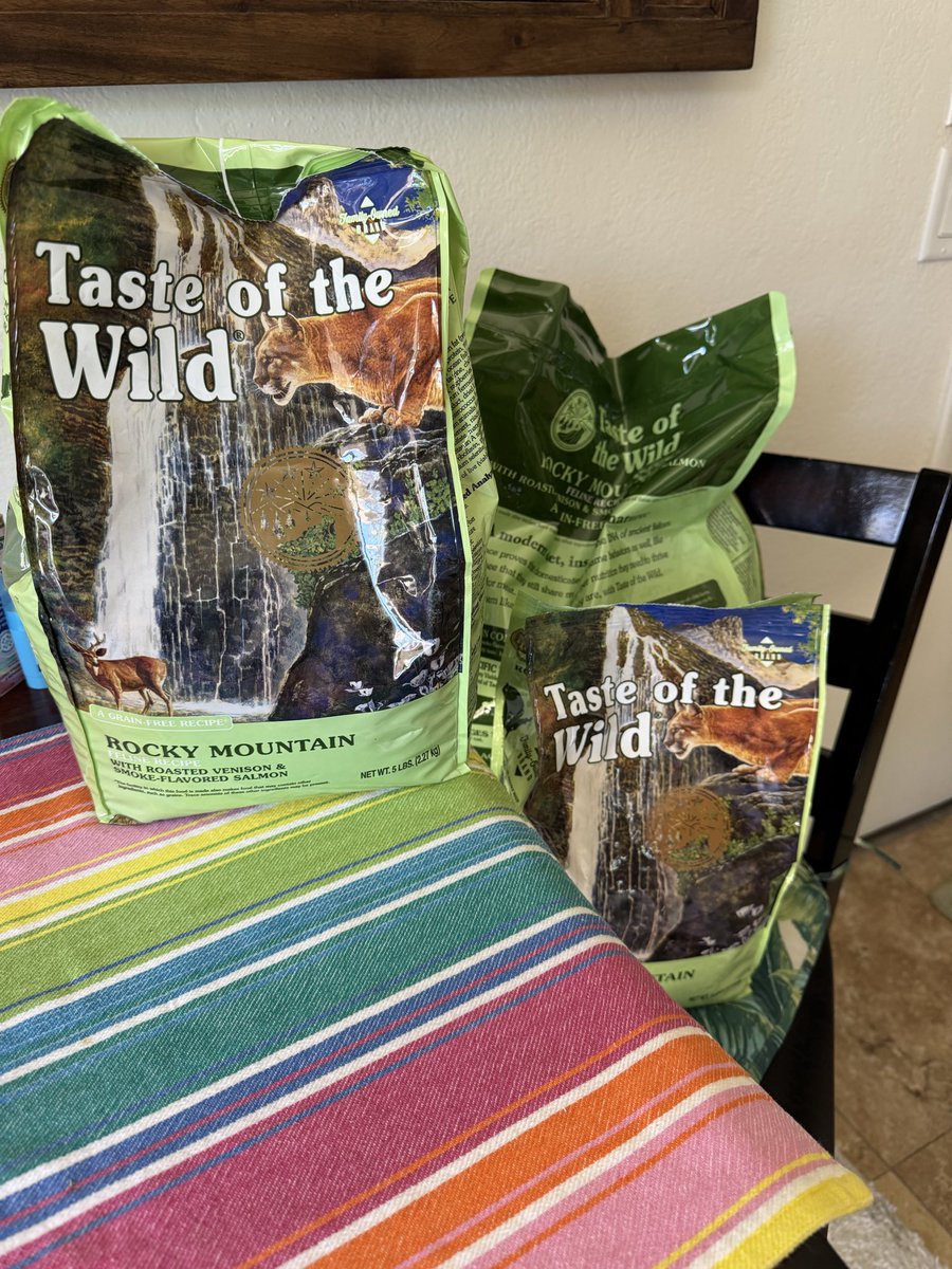 SplatFennec's tweet image. Thank you to Benjamin, for gifting me enough cat food for the next 2 months from my Amazon wishlist! 💚💚💚 You guys are great, really.
