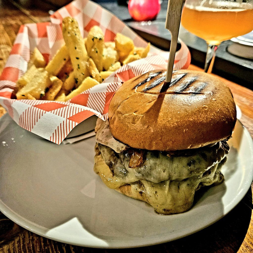 Annihilation and an Iron Bru sour 🤘 I also 'annihilated' a burger &amp; fries. But man, Annihilation is some of the best cosmic stuff Marvel have ever produced.