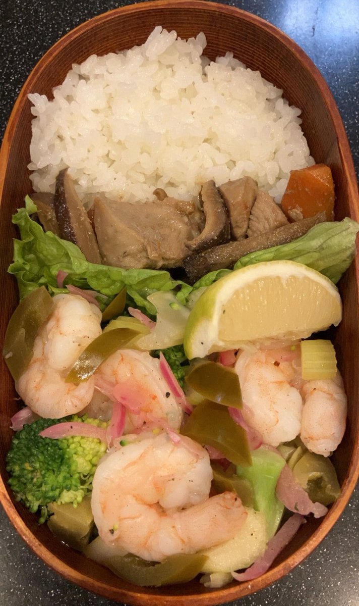 減量弁当76
鳥むねごぼう・海老の香味野菜和え
ちょっとカロリー抑えすぎかな。

土日ジム×飲酒回避でいい感じの週始め。