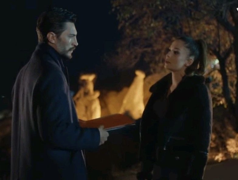 cindypandiita's tweet photo. It's a shame that morally grey and nuanced characters aren't appreciated in Diziland, such original and complex characters deserve more recognition
#AynadakiYabancı #Gülcemal #SenAglamaIstanbul #AtBad #Diziland https://t.co/O63lqCBusb