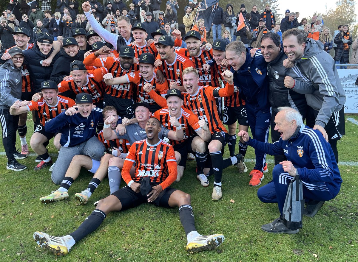 Matchrapporten efter 3-0 borta mot Österlen och säkrad serieseger!
VI ÄLSKAR NÄR KFC VINNER!🧡🖤
svenskalag.se/kristianstadfc…