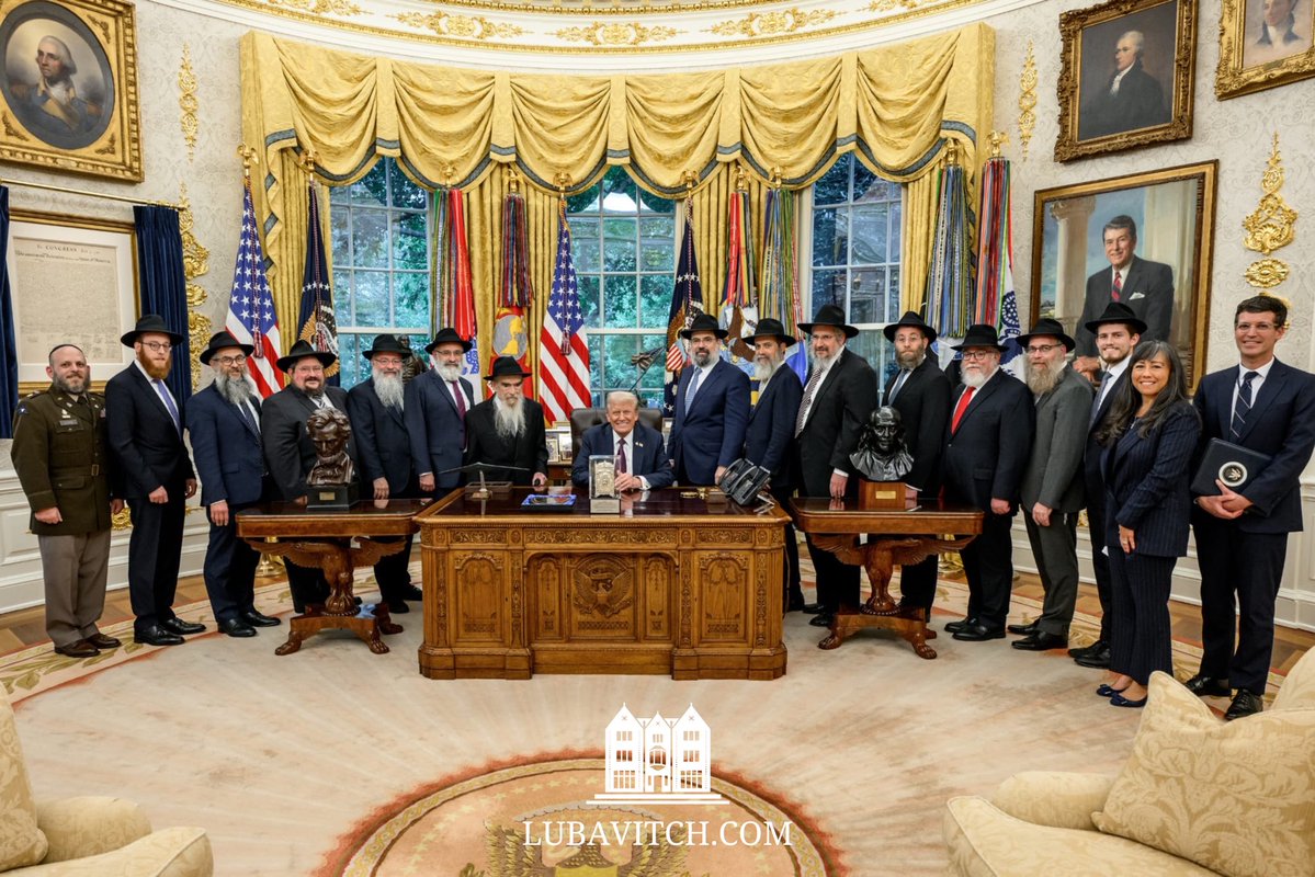 Me preocupa demasiado esta islamización de la Casa Blanca y las diferentes palancas del poder en el gobierno estadounidense. 

Chabad Lubavitch: la secta global judía que controla la geopolítica de nuestros días. Desde Putín a Zelenski, Milei a Trump, nadie asciende al poder si