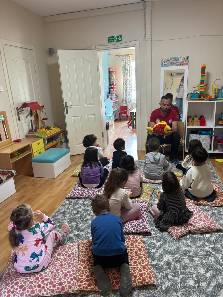 "Afetler ve Dayanıklılık Ayı"etkinlikleri kapsamında "Hikayelerle ve Masallarla Afet Eğitimi" gerçekleştirdik.
📍 Erenköy İlkokulu Ana Sınıfı
<a href="/tcmeb/">Millî Eğitim Bakanlığı</a>
<a href="/Yusuf__Tekin/">Yusuf Tekin</a>
<a href="/meb_dhgm/">Destek Hizmetleri Genel Müdürlüğü</a>
<a href="/omurfatih/">Ömür Fatih Karakullukçu</a>
<a href="/mebisgb/">İşyeri Sağlık ve Güvenlik Birimi Daire Başkanlığı</a>
<a href="/ozkan_meb/">Özkan AVCI</a>
<a href="/mebakub/">MEB AKUB</a>
<a href="/MetinTayarer/">Metin TAYARER🇹🇷🇹🇷🇹🇷</a>
<a href="/canakkaleilmem/">Çanakkale İl Millî Eğitim Müdürlüğü</a>
<a href="/mineaktashayta/">Mine Hayta</a>
<a href="/mebakub17/">canakkalemebakub</a>