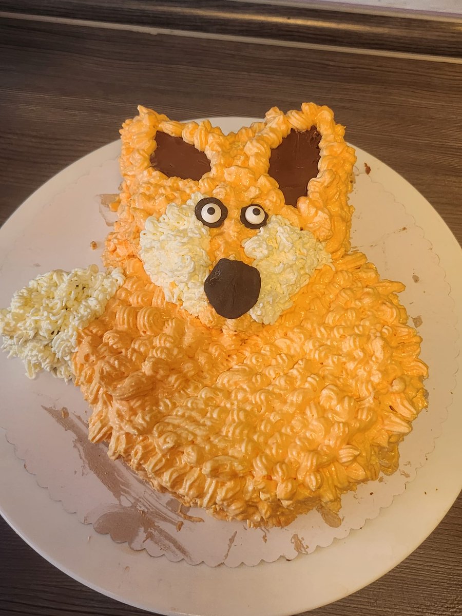 Es ist nicht der schönste Fuchskuchen
aber ... den hab ich gemacht :)