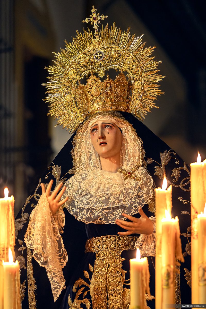 jaimerfz's tweet photo. Con la luz del día o la oscuridad de la noche, la elegancia de la Virgen de los Dolores es arrebatadora...

#Sevilla 
#150LasPenas https://t.co/AYfipYmUuN