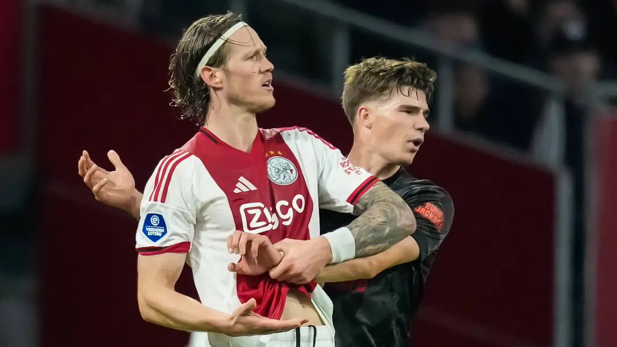 ThijsZwagerman's tweet photo. ๐ Alles over #ajaaz, #PSVGAE en #NECTWE in Het Sportpaleis. Ook bellen met @vkwillemvissers en Top of Tobben met Moneyball in Schotland en het PSV-eerbetoon aan Luuk de Jong. Bomvolle show!
๐ฃ๏ธ โNieuwe realiteit van #Ajax is zeer pijnlijkโ
๐ https://t.co/WBSYcxpHrL https://t.co/LWg3VIagiE
