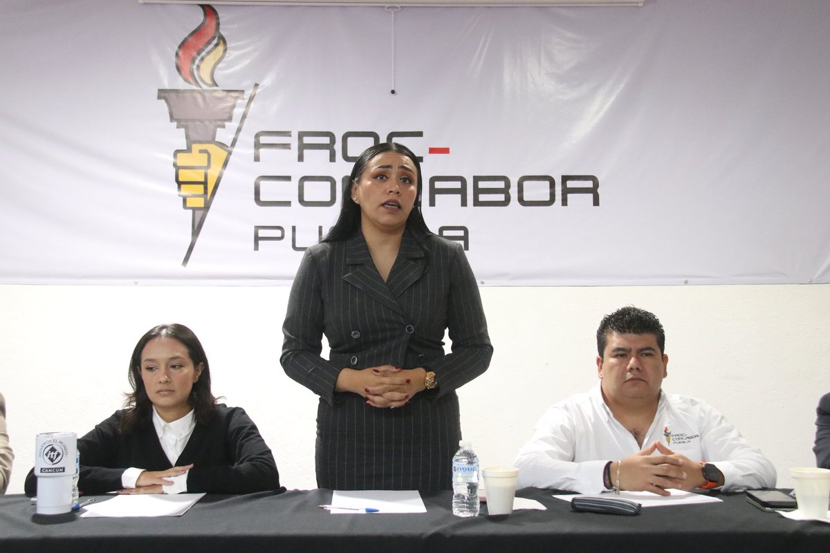 larevista_unica's tweet photo. Por robar información personal a más de mil 600 trabajadores, el Sindicato FROC-CONLABOR informa que presentó denuncias en contra de Aarón Espinosa y Enrique Galvan, presuntos líderes del sindicato Sesé.
@PueblaFroc @rene_froc
#fotogalería #galeríaúnica #Puebla #Froc #Conlabor
Fotos: Miguel Ángel Huerta @Titomino #único 📸