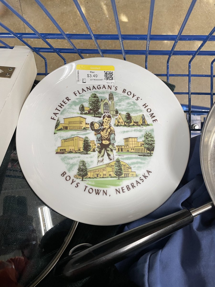 keithterp16's tweet photo. @RayKump found and purchased at Goodwill in Maryland https://t.co/iuYgyk4wlV
