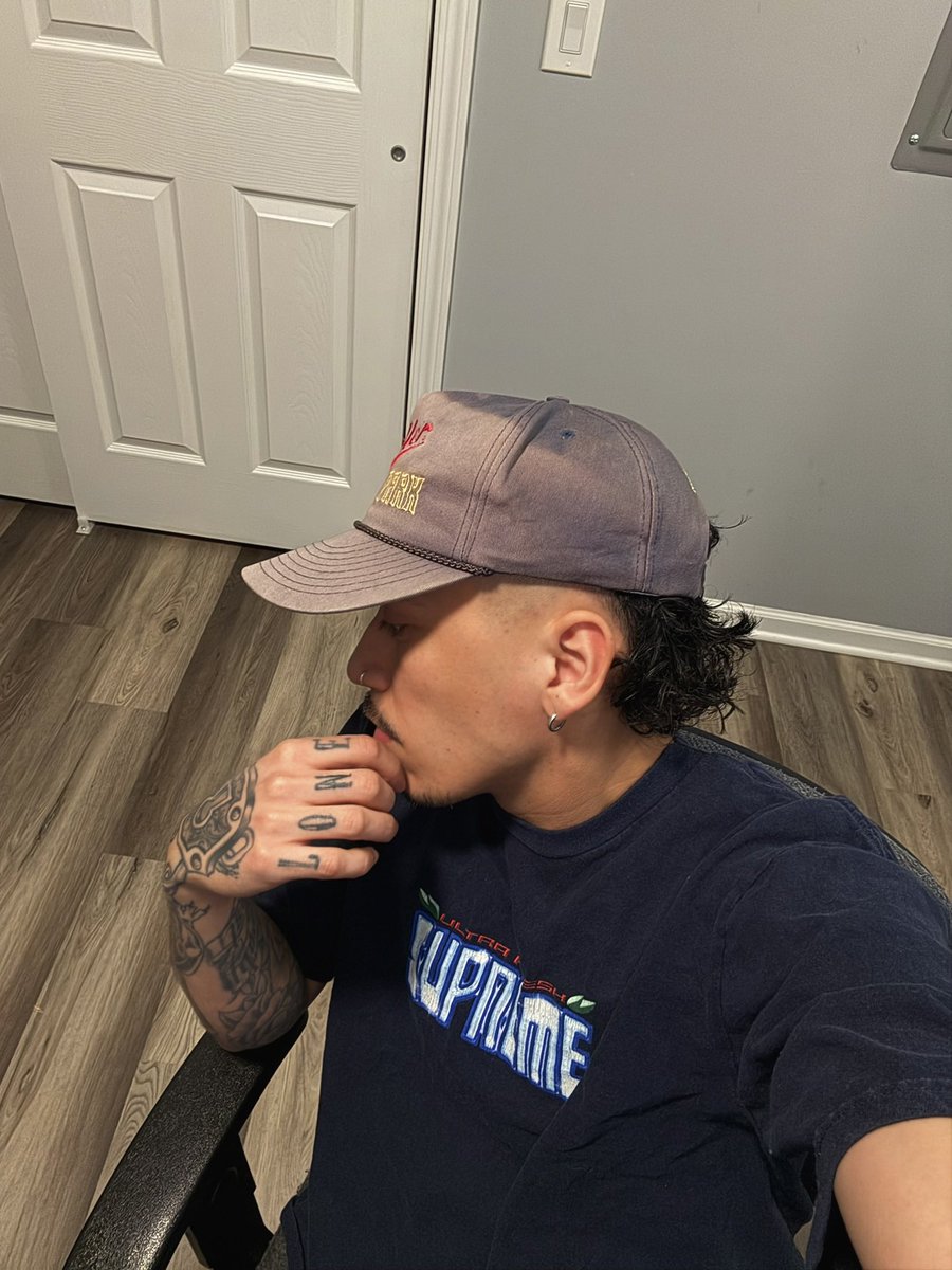 WarrenJayy's tweet photo. Pondering hard asl #RealThinker https://t.co/6fWUUYD7Cv