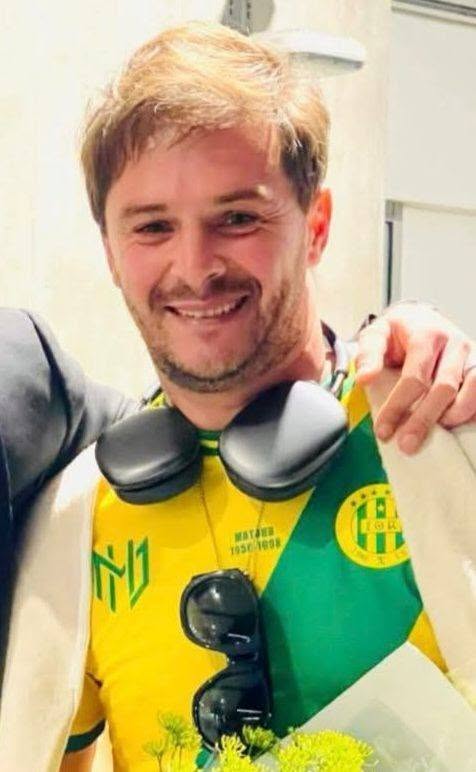 oxynttas's tweet image. #Assalas a retrouvé sa liberté, après son incarcération injuste par le régime #algérien.
 Il y a deux ans, ce jeune #kabyle, établi en #France, pendant des années, enseigné la danse #kabyle, en se rendant  en #Kabylie, pour voir sa famille, il s&apos;est retrouvé en prison.