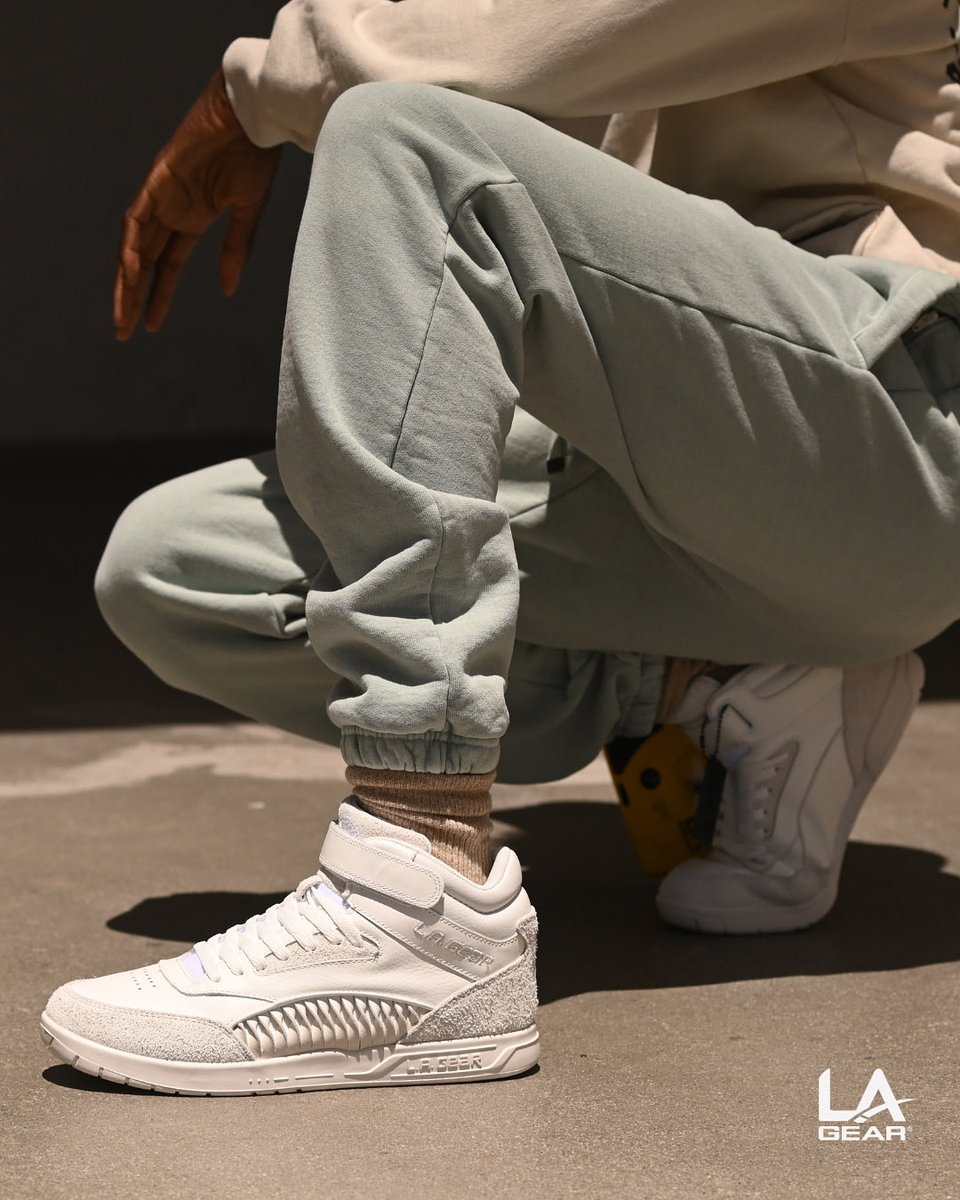 LAGear's tweet photo. The white Flame is a style icon reimagined for today. Availabe in women’s or men’s sizing, same legendary style.

#LAGear #FallFits #WeekendStyle #OGSneakers #RetroVibes #SneakerHead #StreetStyle #90sFashion #HalloweenStyle #FallFashion2025 #OOTDInspo #SneakerDrop #80sFashion https://t.co/ODZgYQuWyD