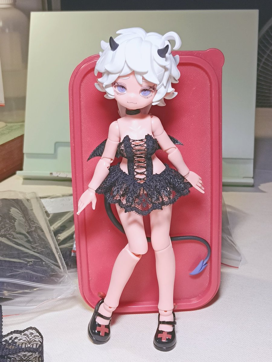 aNemoNePingC's tweet image. 簡單戳一件小惡魔😈
#惡魔角 #DevilsHorn
#雛茲町 #貝貝利爾
#balljointeddoll #球体関節人形
#bjd #doll #ドール
#ドール服 #娃衣