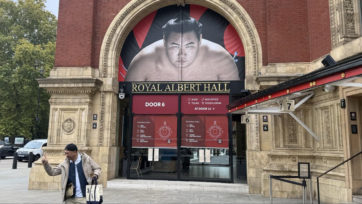 豊昇龍、優勝後インタビューが良かった。公演を見て、力士になりたいと願う子どもへのメッセージを米記者から問われ。

"夢のためには頑張らなくちゃいけない。自分の夢は、自分が頑張らなくちゃいけない。他の人は頑張ってくれない。自分のことは、自分でしっかり。夢は自分で叶える。頑張るしかない"