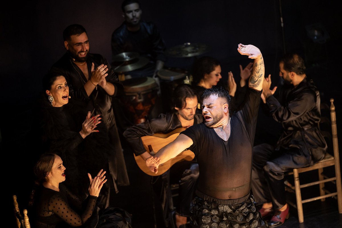 El bailaor Moisés Navarro estuvo acompañado de familiares y amigos en el <a href="/teatroechegaray/">Teatro Echegaray</a> con el espectáculo 'Bendita Lo / Cura' 📷 Daniel Pérez / Teatro Echegaray