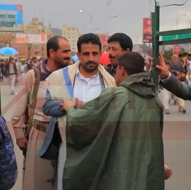 يقف في الصفوف ويتفتش في الحواجز
كأي مواطن يمني خرج لنصرة غزة،
وهو قائد عمليات الاسناد لغزة
وهو رئيس اركان القوات المسلحة
وهو الردع الذي قض مضاجع اليهود
وهو الهيبة التي كسرت هيبة المهيمنين
وهو القوة التي ضرب الله بهاكيان الصهاينة
انه التواضع والقوة يا ساده
انه #سيدي_هاشم
#patlama