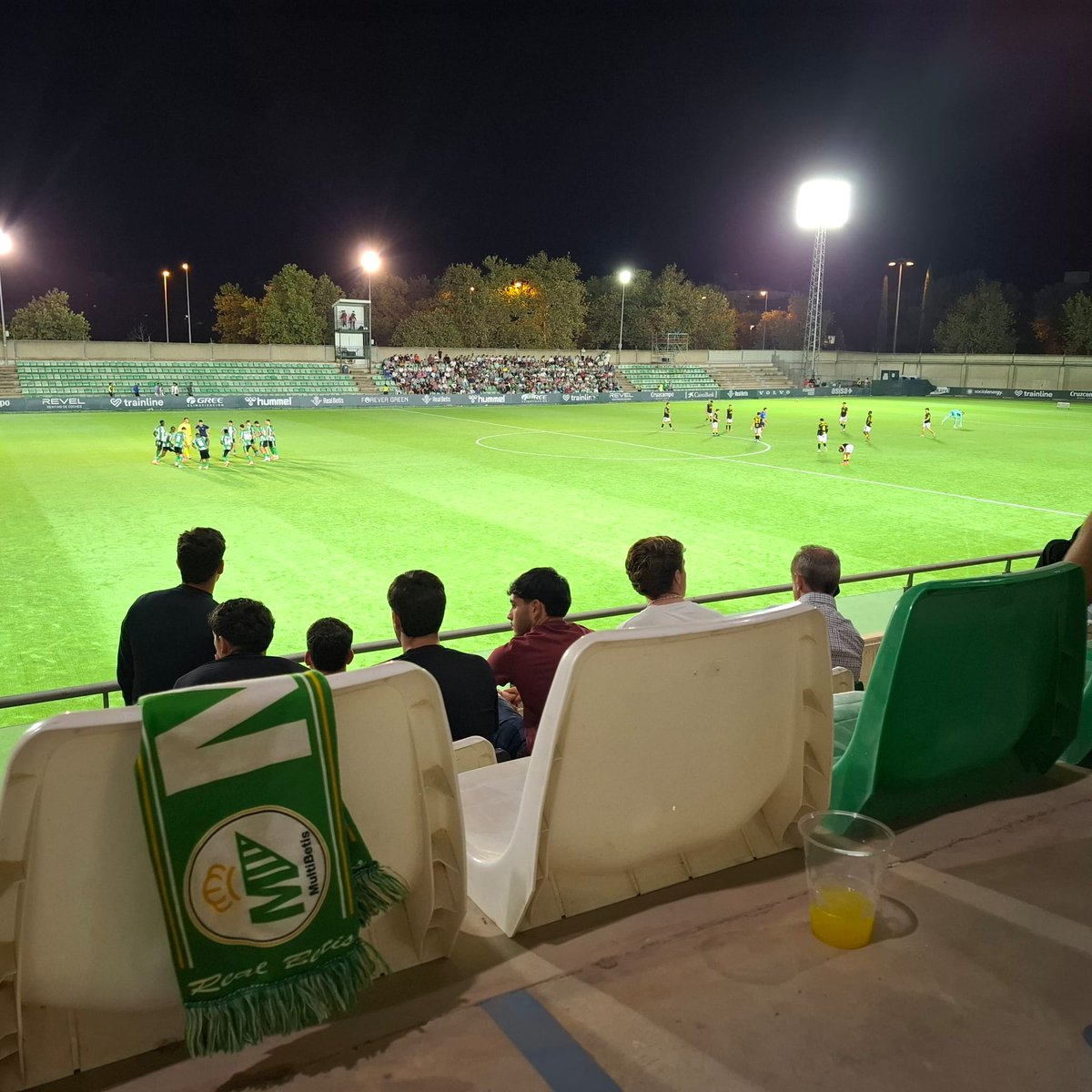 PBMultiBetis's tweet photo. Noche de Betis Deportivo.
Vamos @yojanverde!!💪
@RBetisCantera💚
#MultiBetis https://t.co/agPSIAaoJx