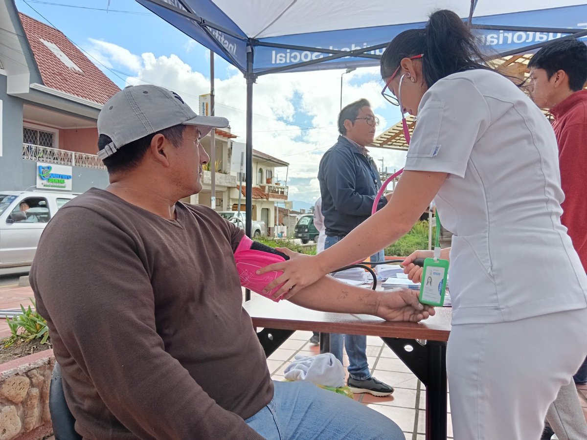 goberazuay's tweet photo. ¡Llegamos a San Joaquín con el compromiso de servir!

Acercamos las instituciones del Estado a la comunidad para facilitar tus trámites y estar donde más nos necesitas.

Participaron:
@BanEcuadorBP @AzuayIESS @centrosurec @CTEcuador @SRIoficialEc @CancilleriaEc6 @CNT_EC @IEPS_Ec https://t.co/yHUi1vvLGl