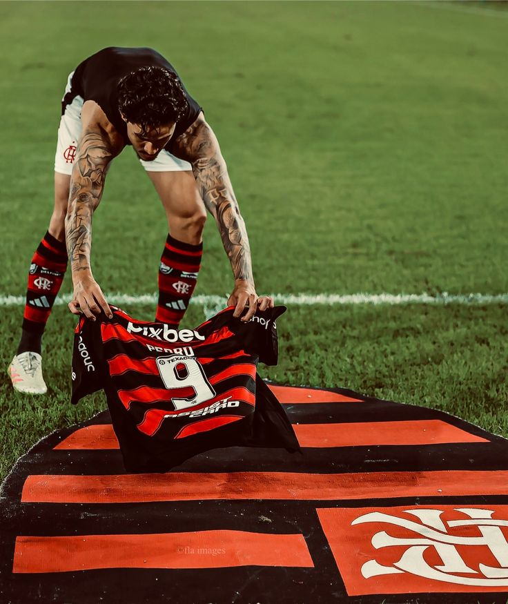 JR_Trocoli's tweet image. Não se coloca CRAQUE no banco,
aprendeu ?????