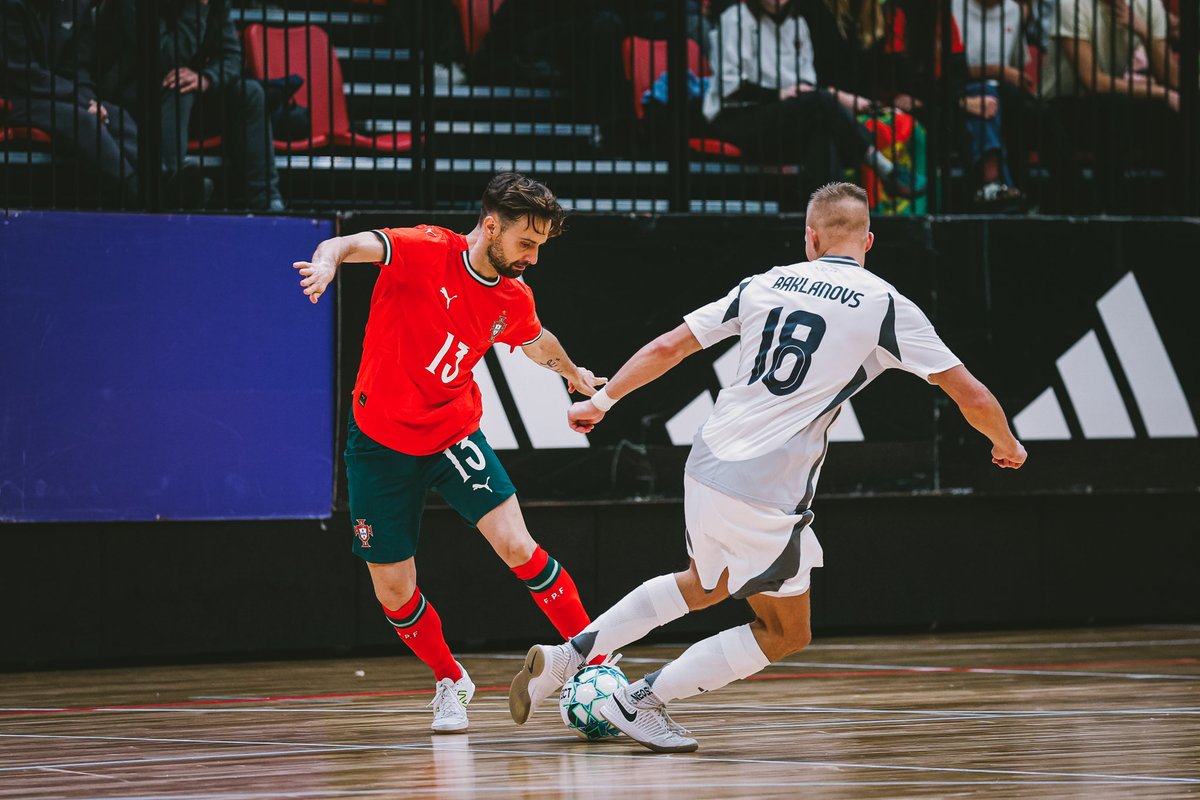 Modalidades_SCB's tweet image. Tiago Brito ajudou 🇵🇹 a vencer a Letónia em jogo de preparação.
#GanharComtodos | #Futsal