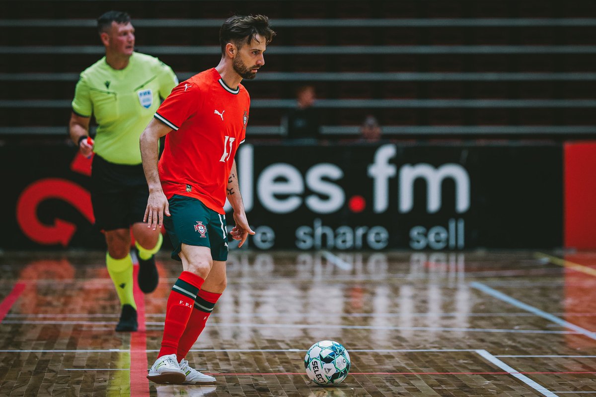 Modalidades_SCB's tweet image. Tiago Brito ajudou 🇵🇹 a vencer a Letónia em jogo de preparação.
#GanharComtodos | #Futsal