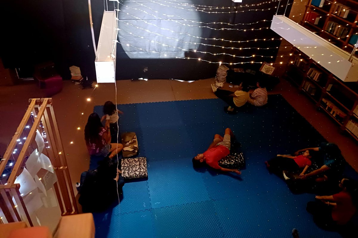 El día de ayer fue nuestra última función de "Red, Rouge, Rojo" una adaptación de teatro de sombras en la que se escapan los personajes de los libros y pasean por la Biblioteca.
#FAHHOPorMéxico  #FAHHO <a href="/FundacionAHHO/">Fundación Alfredo Harp Helú Oaxaca</a> <a href="/isabelgporrua/">ISABEL GRAÑEN PORRUA</a>