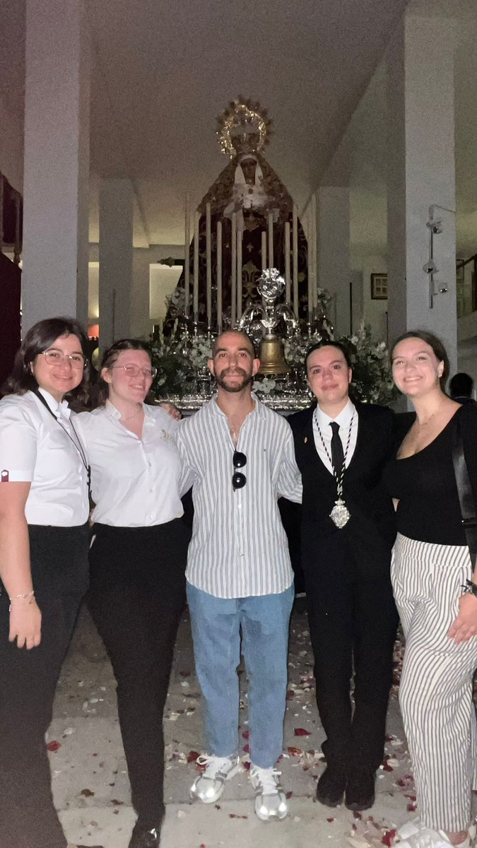 𝓛𝓪 𝓪𝓶𝓲𝓼𝓽𝓪𝓭 𝓮𝓼 𝓮𝓼𝓮 𝓵𝓪𝔃𝓸 𝓺𝓾𝓮 𝓬𝓸𝓷𝓿𝓲𝓮𝓻𝓽𝓮 𝓪 𝓵𝓸𝓼 𝓪𝓶𝓲𝓰𝓸𝓼 𝓮𝓷 𝓯𝓪𝓶𝓲𝓵𝓲𝓪, 𝔂 𝓪 𝓵𝓸𝓼 𝓶𝓸𝓶𝓮𝓷𝓽𝓸𝓼 𝓮𝓷 𝓱𝓸𝓰𝓪𝓻 💫