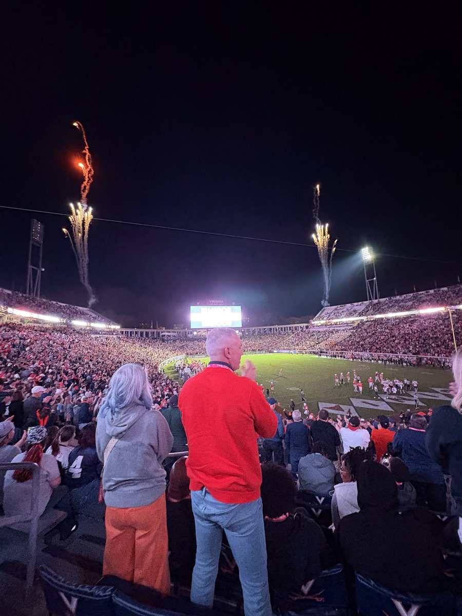 Had a great time at UVA yesterday thank you <a href="/davidmh__/">David Hernandez</a> for getting me out to the game 
<a href="/CoachCoryMartin/">Cory Martin</a> <a href="/CoachCCox/">Curome Cox</a> 
<a href="/PrepRedzoneMD/">Prep Redzone Maryland</a>
