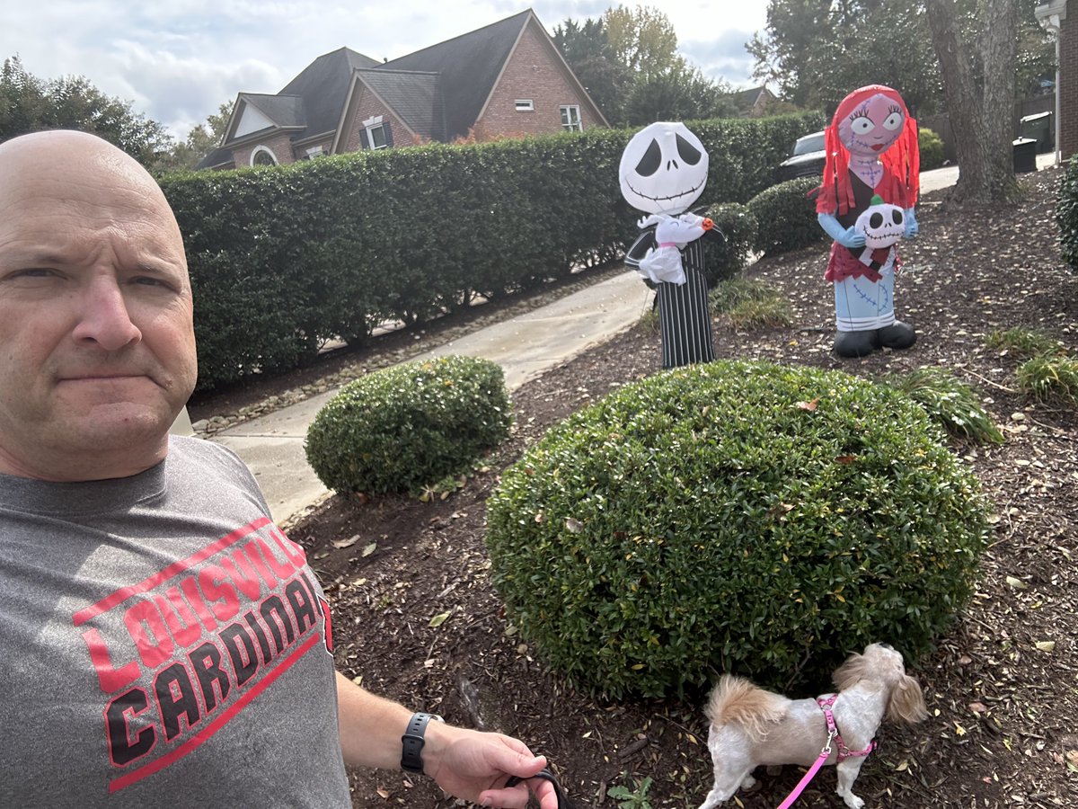 CosmosconBlog's tweet image. 2 mile run then walked the dog.  I love this weather and glad my running (and left foot) is starting to feel stronger each time I go out.  Soon I’ll be at the 10k goal of what I used to do for my long runs.