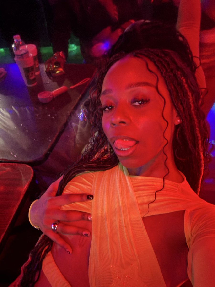 KuntaKeaKizzy's tweet image. daddy, am i your baby?