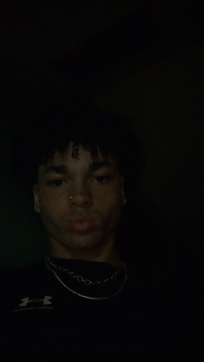 _onlyskyy's tweet photo. Haven’t posted in forever (I’m back)#Lightskin #curlyhead https://t.co/PVc9mj6ReN