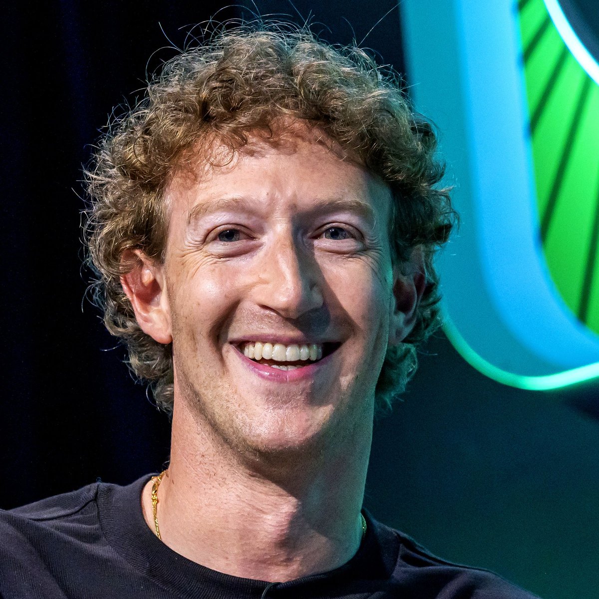 Coding_Shanks's tweet image. WhatsApp is rolling out a major privacy update 🔒 — soon, you’ll be able to use usernames instead of phone numbers!
This means no more sharing your number to chat — a big step toward safer, more private conversations, maybe, unless WhatsApp sells your data!