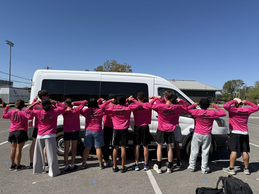 LulingISD's tweet image. This afternoon, our Varsity Boys XC team and our standout Varsity Girls runner, Aurora Jones, hit the road on their way to the Regional Meet!  Tomorrow, they’ll proudly represent Luling ISD on the course in Corpus Christi. Best of luck!