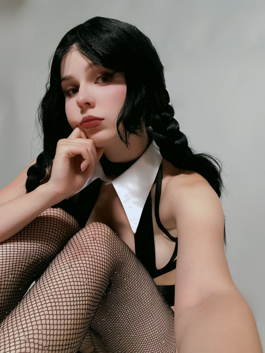 e_katn_'s tweet photo. Sup 🖤

#wednesdayaddams #cosplay #cosplayselfie #selfie #face https://t.co/P8biF0ryiY