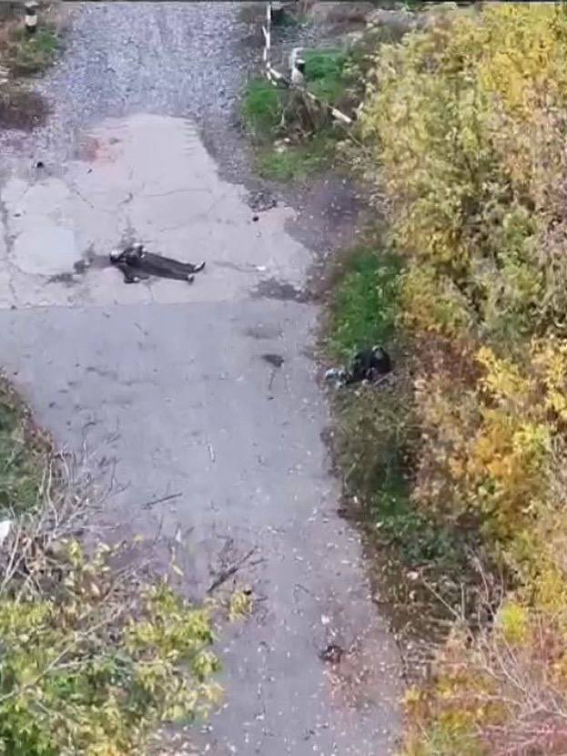 IrynaVoichuk's tweet photo. Russian troops are executing civilians in Pokrovsk. https://t.co/iVbHoiBCjB