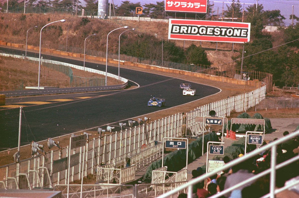 fukumura65's tweet photo. #富士GC  (#GCReturns) ではなく 78 ＃鈴鹿500km 
鮒子田 寛 氏 シェブロン B36 BMW
1 : ルマン式スタート
2 : 最終コーナー 
3 : 手信号でピットとやり取り ? https://t.co/RQ0WA7KZa1
